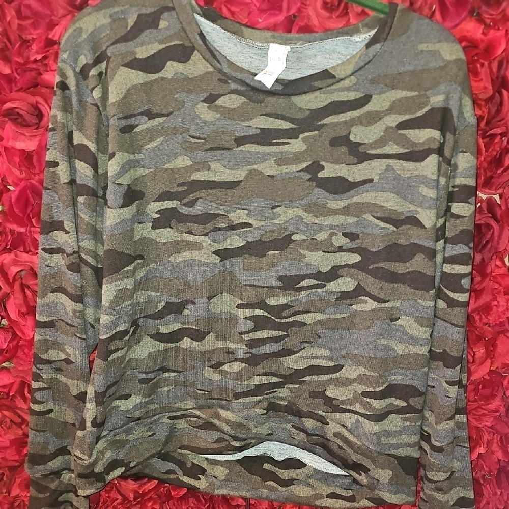 YMI Women's Camouflage Soft Patterned Slightly Hi Lo Top Size 1X